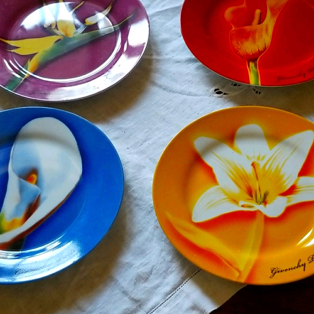 Set of Givenchey plates